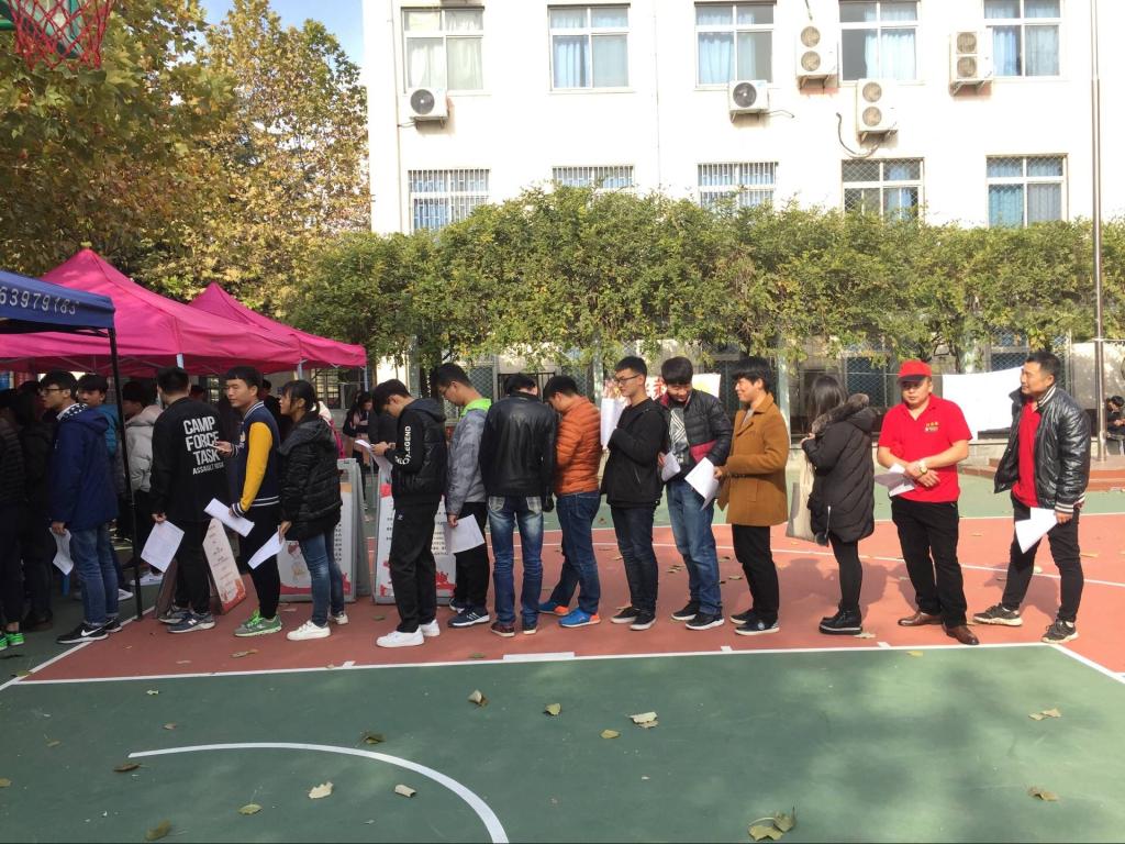 我院学子积极参与献血活动