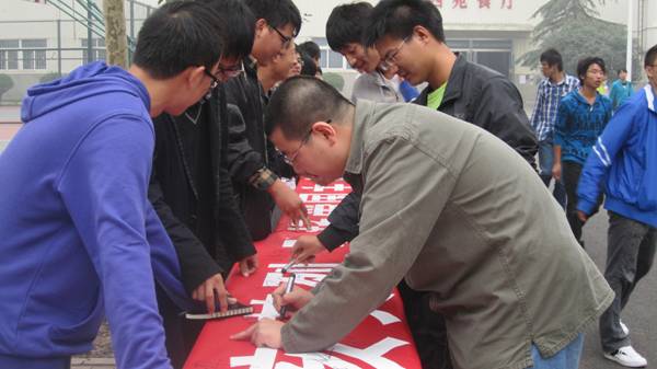http://soft.zzti.edu.cn/webform/down_load/news_pics_b/20120503162658437.jpg